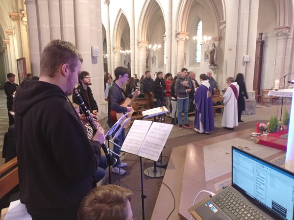 Célébration de la messe de l'Avent